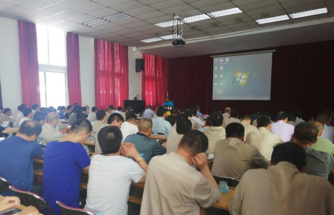 自治區(qū)排污權(quán)交易儲(chǔ)備中心高級(jí)工程師李萬(wàn)剛講解排污權(quán)相關(guān)政策 自治區(qū)排污權(quán)交易儲(chǔ)備中心高級(jí)工程師李萬(wàn)剛講解排污權(quán)相關(guān)政策