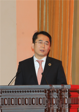 煙臺(tái)中集來(lái)福士海洋工程有限公司黨委書記、總裁王建中作經(jīng)驗(yàn)交流